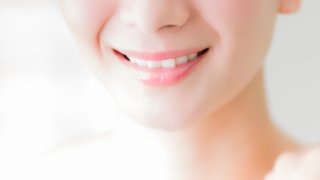 歯を簡単に白く、黄ばみと汚れを落とすには？